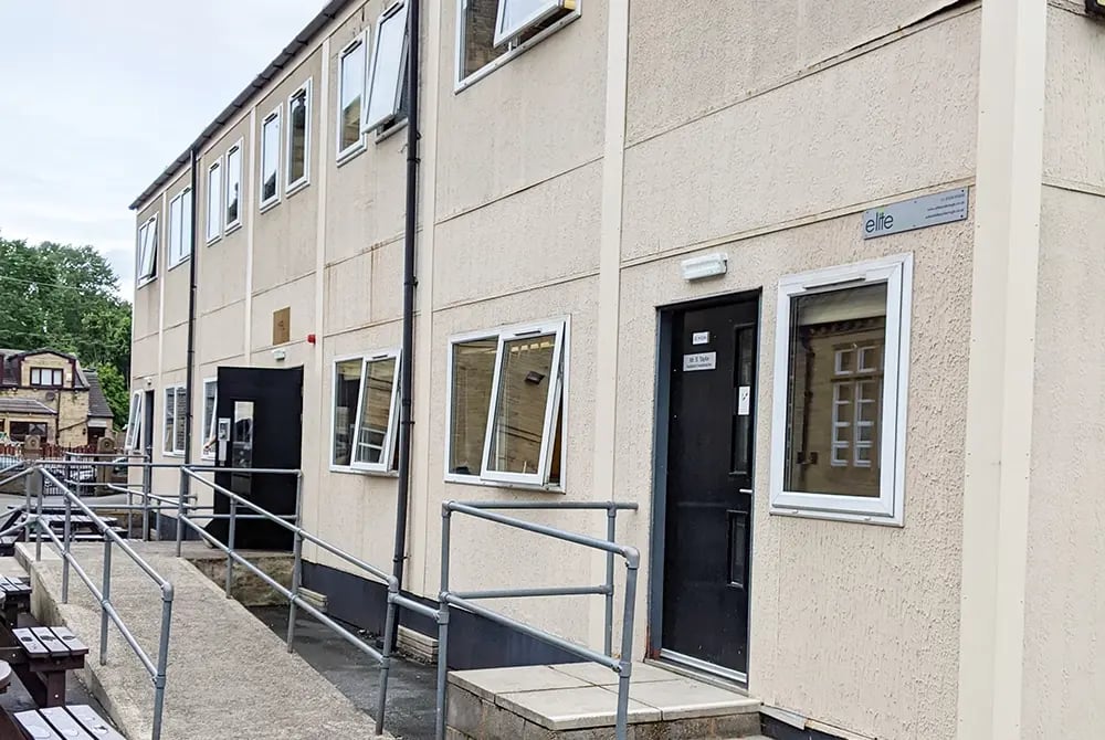 heckmondwike grammar modular classroom with ramp