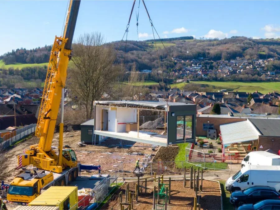 crane-lowering-building-module-i