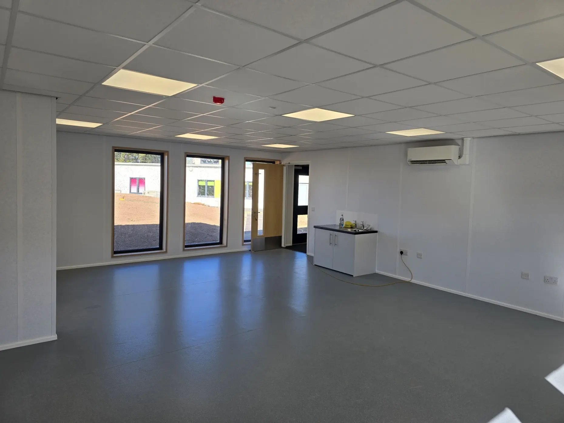 modular-send-classroom-interior-education-building.webp