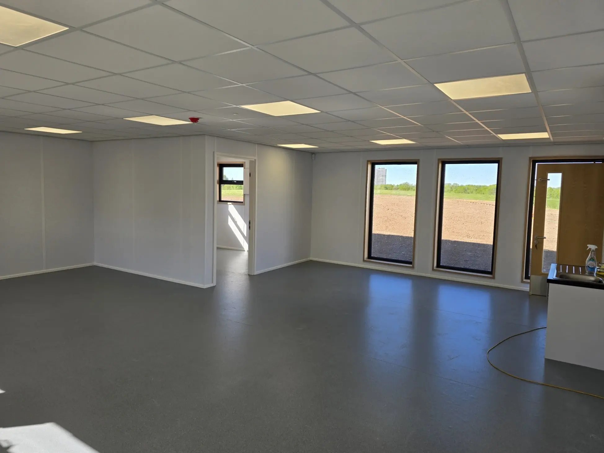 send-modular-classroom-interior-open-plan-learning-space.webp